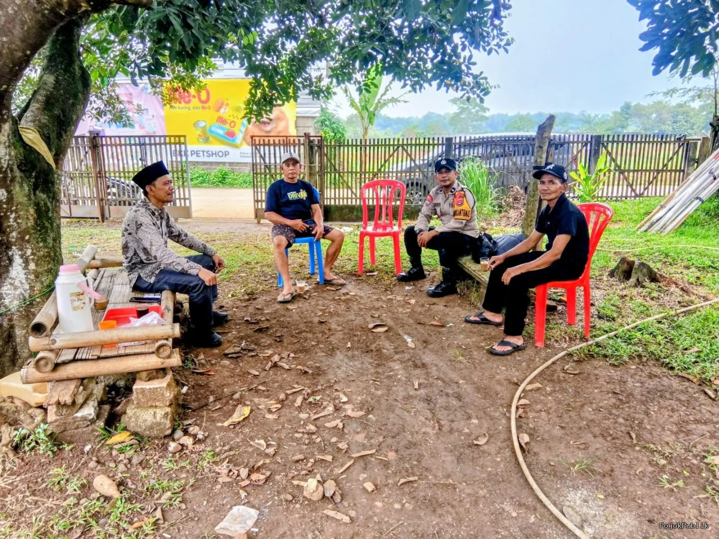 Bhabinkamtibmas Polsek Panongan Gelar Ngariung Bersama Warga, Perkuat Sinergitas di Desa Ranca Iyuh 7 Bhabinkamtibmas Polsek Panongan Gelar Ngariung Bersama Warga, Perkuat Sinergitas di Desa Ranca Iyuh I PojokPublik