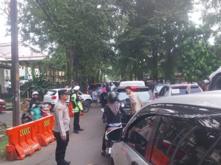 Polsek Tigaraksa Laksanakan Pengamanan Pelepasan Jemaah Haji Kloter 5 JKB