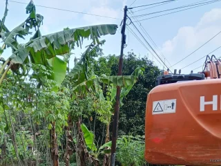 Diduga Tanpa Izin, Pemasangan Tiang WiFi di Lebak Tuai Protes Warga dan Sorotan LSM