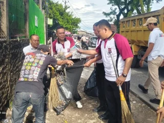 Kapolsek Cisoka Bersama Forkopimcam Gelar Kerja Bakti Dukung Program Indonesia Asri