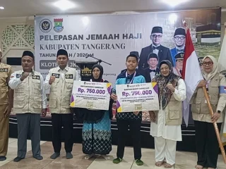 Lepas 382 Jamaah Haji Kloter 15 JKB, Wabup Ingatkan Cuaca Ekstrem di Tanah Suci