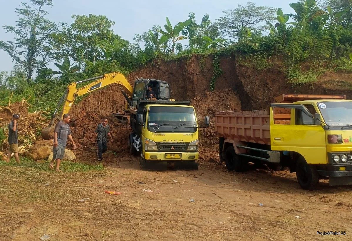 Aktivitas Galian Tanah Merah Tak Berizin, Warga Terganggu, Pelaku Harus Diproses Hukum 7 Aktivitas Galian Tanah Merah Tak Berizin, Warga Terganggu, Pelaku Harus Diproses Hukum I PojokPublik