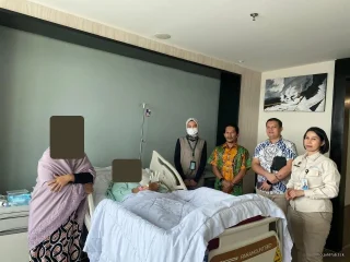 Tim KemenHAM Kunjungi Korban Kecelakaan Kerja MBG, Keluarga Minta Negara Hadir