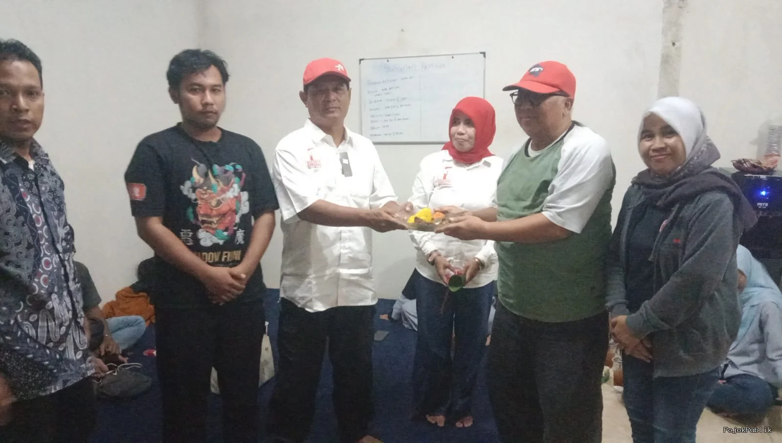 GRI dan Mata Tunas 17 Resmikan Kantor Baru di Kebayoran, Diawali Potong Tumpeng 7 GRI dan Mata Tunas 17 Resmikan Kantor Baru di Kebayoran, Diawali Potong Tumpeng I PojokPublik