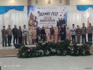Tangis Bahagia Iringi Pelepasan 183 Lulusan SMK PGRI Rangkasbitung, Kepsek:Teruslah Belajar, Dunia Tah Berhenti