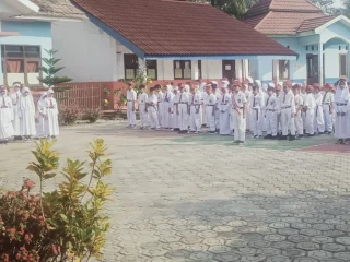 Back To School" Penuh Haru, Wali Murid SDN 3 Tambakbaya Antusias Antar Anak di Hari Pertama