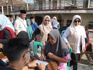 Ratusan Warga Desa Kaduengang Antusias Ikuti Cek Kesehatan Gratis I PojokPublik