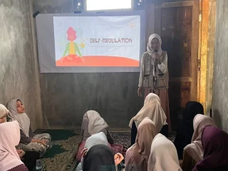 KKM 02 UNTIRTA Gelar Seminar Self Regulation bagi Santri Putri Pondok Pesantren Al-Mu'awanah