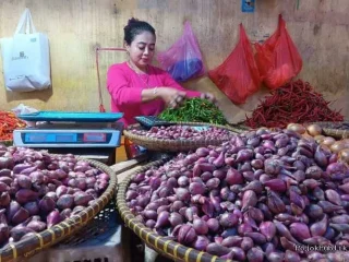 Harga Bumbu Dapur Di Pasar Rangkasbitung Menurun Drastis