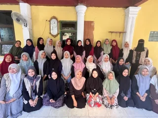 KKM 02 Untirta Gelar Workshop Public Speaking di Ponpes Al-Mu'awwanah, Hadirkan Duta Untirta I PojokPublik