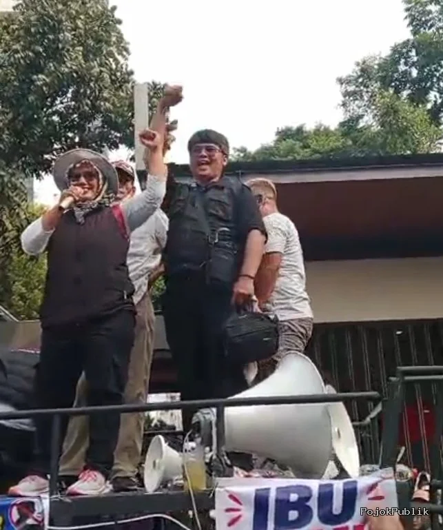 Di Bawah Terik Jakarta, Relawan SPPG Desa Tambakbaya Gelar Aksi Damai Dukung Program MBG Presiden 7 Di Bawah Terik Jakarta, Relawan SPPG Desa Tambakbaya Gelar Aksi Damai Dukung Program MBG Presiden I PojokPublik