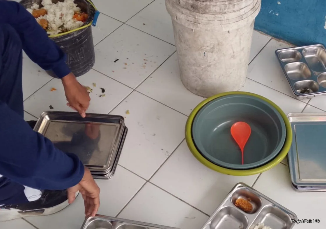Sisa Makanan Program MBG di SMPN 8 Maja, Jadi sorotan di sebut banyak yang Terbuang 7 Sisa Makanan Program MBG di SMPN 8 Maja, Jadi sorotan di sebut banyak yang Terbuang I PojokPublik