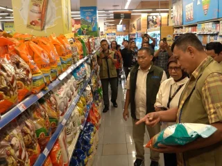 Pastikan SupIai, BULOG Optimalkan Distribusi Beras Premium Ke Retail Modern