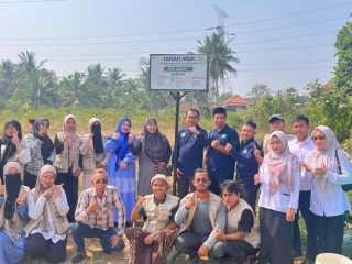 KKM 02 UNTIRTA Inisiasi Pembangunan Depo Sampah di Pondok Pesantren Al-Muawanah