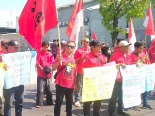 Serikat Buruh Madiun Raya Gelar Aksi di DPRD, Desak RUU Perampasan Aset dan Hukuman Mati Koruptor