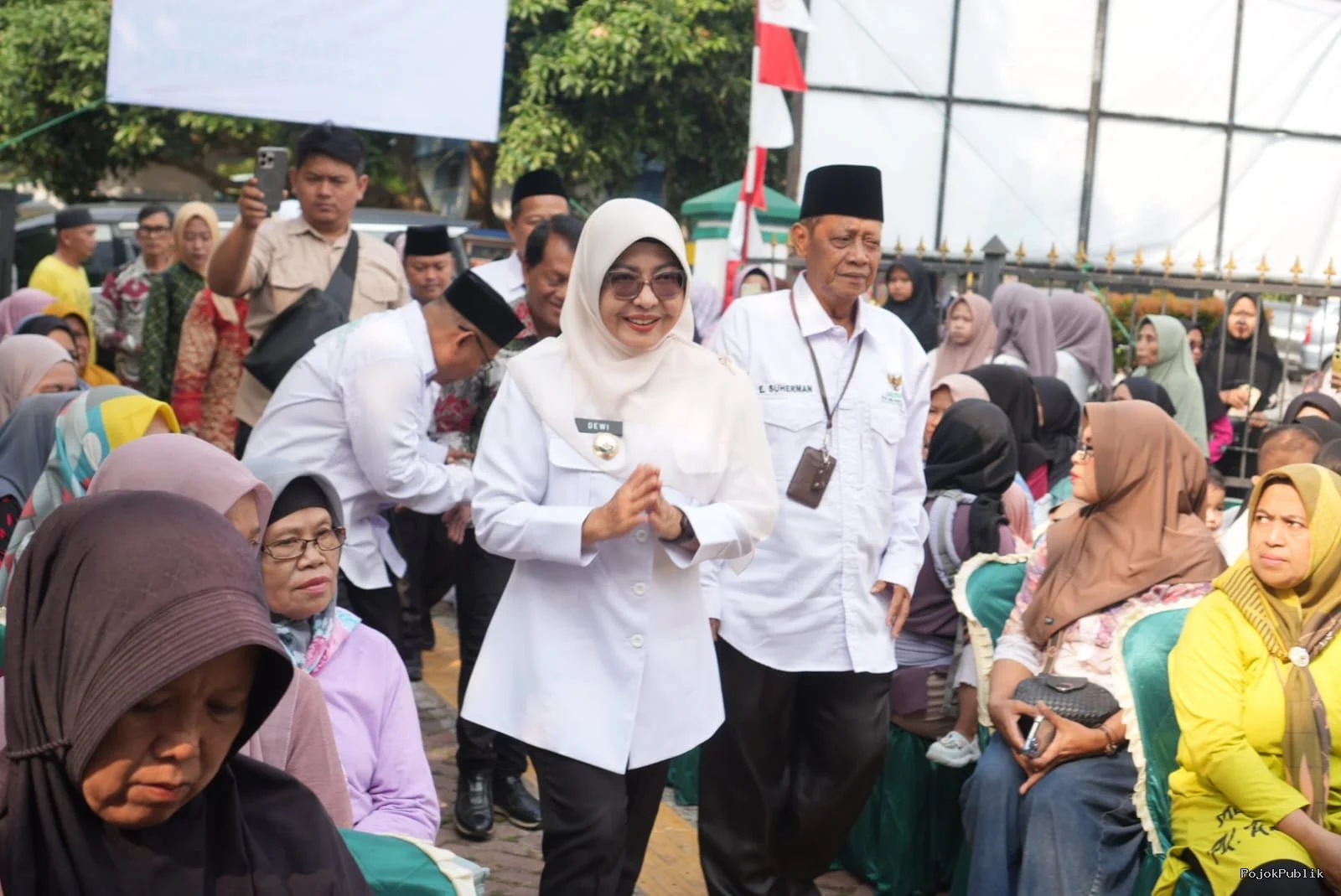 Ratusan Warga Pandeglang Belanja Sembako Murah di Baznas Pandeglang 1 Ratusan Warga Pandeglang Belanja Sembako Murah di Baznas Pandeglang I PojokPublik