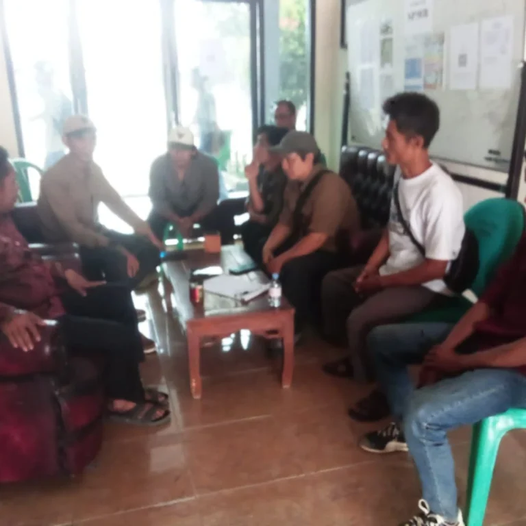 Gawat, Oknum Guru Diduga Bantai Hewan Peliharaan Pakai Senpi di Lingkungan Warga Dapat Sorotan Dari FMAK 9 Gawat, Oknum Guru Diduga Bantai Hewan Peliharaan Pakai Senpi di Lingkungan Warga Dapat Sorotan Dari FMAK I PojokPublik