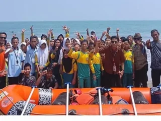 Sinergi SDN Kamasan 1, Banten Ceria & Fotsar Banten Bekali Orang Tua Siswa Literasi dan Mitigasi Bencana I PojokPublik