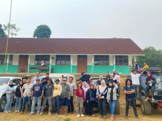 Peringati HUT RI ke-81: Baksos Lintas Komunitas Datangi Masyarakat Pelosok dan Berbagi