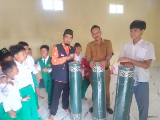 Yayasan Nurul Husen Terima Bantuan Karpet dan Al-Qur’an dari K.H. A’la Rotbi