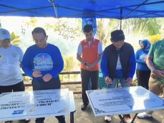 Anton Suratto Turun Tangan: Cat Jembatan Gantung Benteng-Rancabungur dan Tanam 1.000 Pohon
