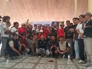 Puluhan Wartawan, Aktivis, dan LSM Lebak Tempuh Jalur Hukum Terkait Unggahan Akun TikTok “Abah 80” I PojokPublik