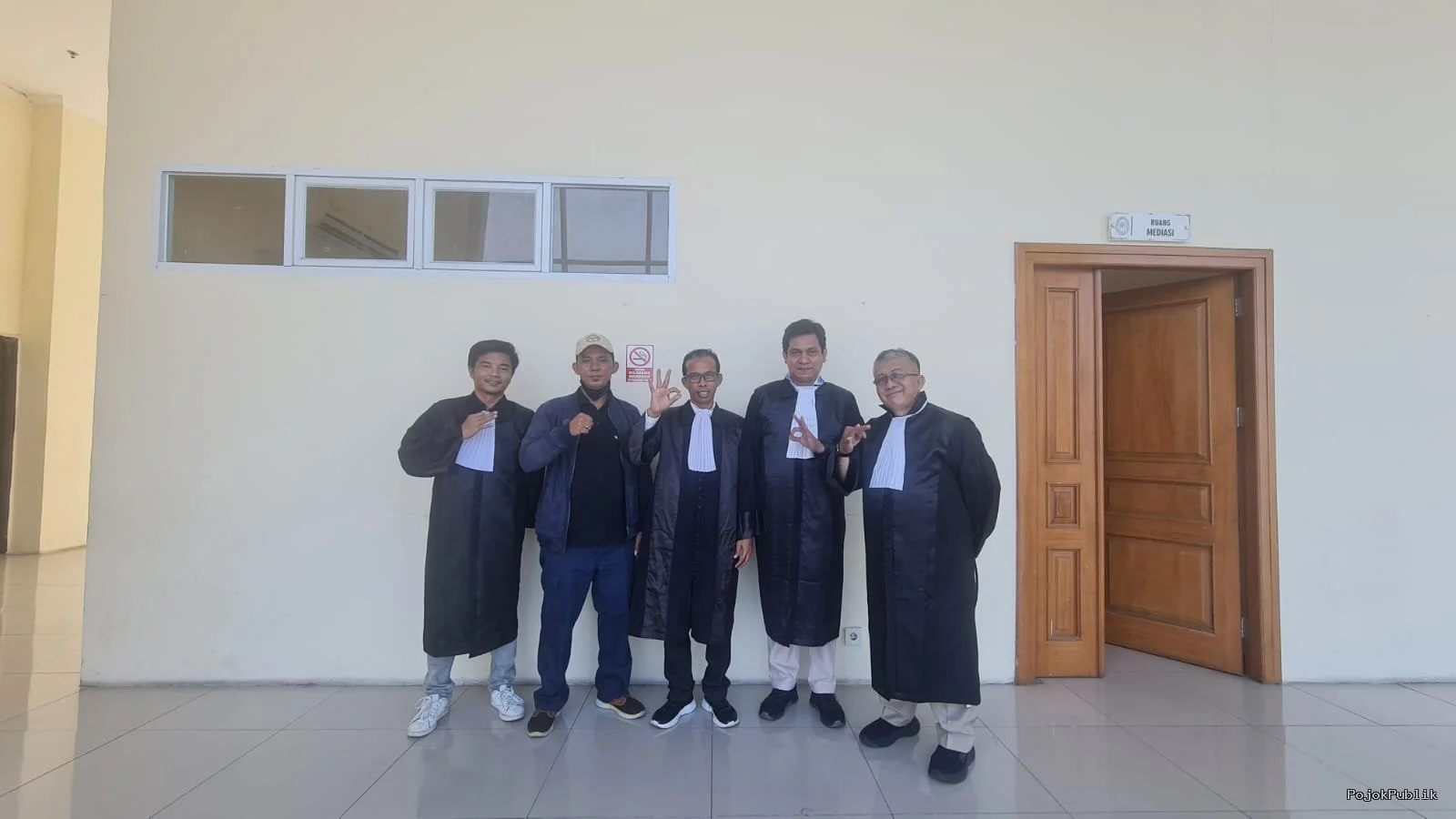Majelis Hakim Tolak Perlawanan Gabriel, Perkara Rp500 Ribu Lanjut ke Tahap Pembuktian 7 Majelis Hakim Tolak Perlawanan Gabriel, Perkara Rp500 Ribu Lanjut ke Tahap Pembuktian I PojokPublik