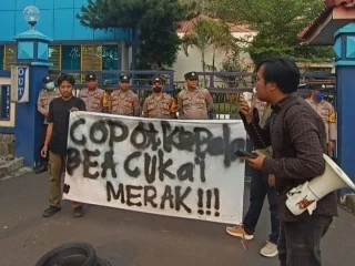 CDC Geruduk BEA Cukai MERAK, Desak Bongkar Aktor  Intelektual Peredaran Rokok ilegal  dan Minta Kepala KPPBC TMP MERAK Mundur I PojokPublik