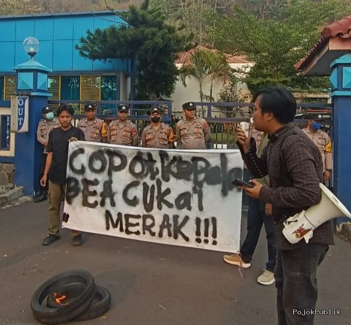 CDC Geruduk BEA Cukai MERAK, Desak Bongkar Aktor Intelektual Peredaran Rokok ilegal dan Minta Kepala KPPBC TMP MERAK Mundur 7 CDC Geruduk BEA Cukai MERAK, Desak Bongkar Aktor Intelektual Peredaran Rokok ilegal dan Minta Kepala KPPBC TMP MERAK Mundur I PojokPublik