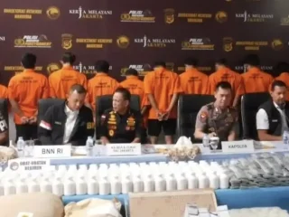 Omzet Rp 3 Miliar Per Hari dari Pabrik Obat Ilegal, Ombudsman Apresiasi Keberhasilan Pengungkapan Polda Metro Jaya I PojokPublik