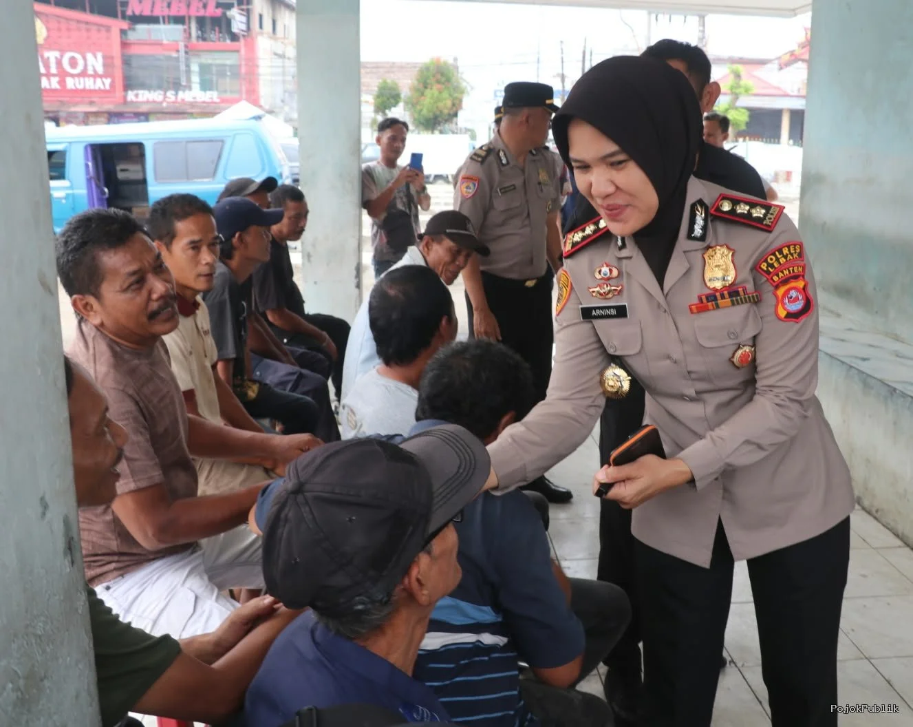Dukung Program Quick Wins Kapolri, Kapolres Lebak Kumpul Bersama Masyarakat di Terminal Sunan Kalijaga 7 Dukung Program Quick Wins Kapolri, Kapolres Lebak Kumpul Bersama Masyarakat di Terminal Sunan Kalijaga I PojokPublik